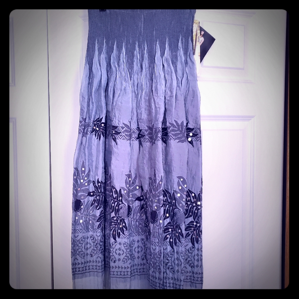 Grey skirt with black design